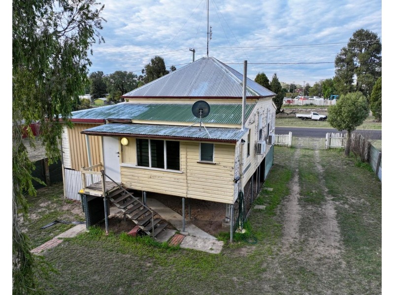 20 MCNULTY STREET, Miles QLD 4415