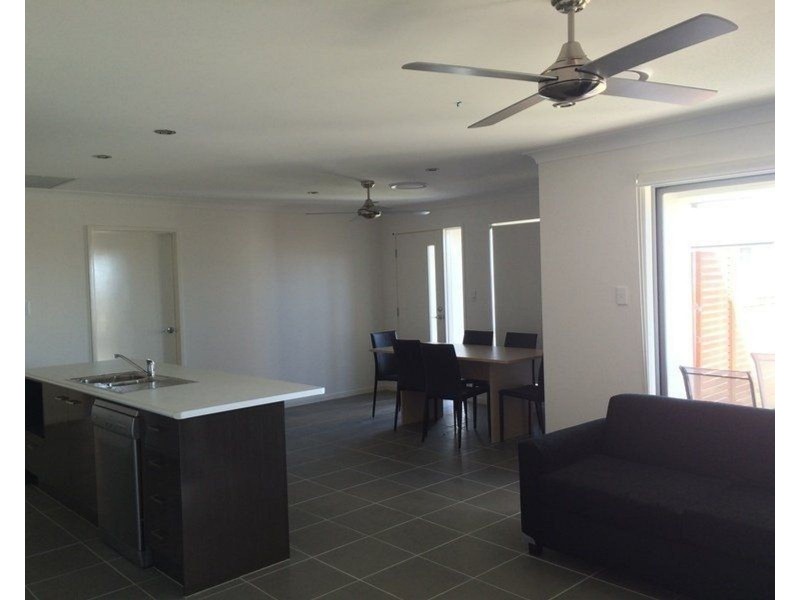 2/22 BRIDGEMAN PARADE, Chinchilla QLD 4413