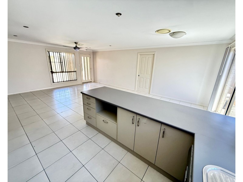 2/27 Price, Chinchilla QLD 4413