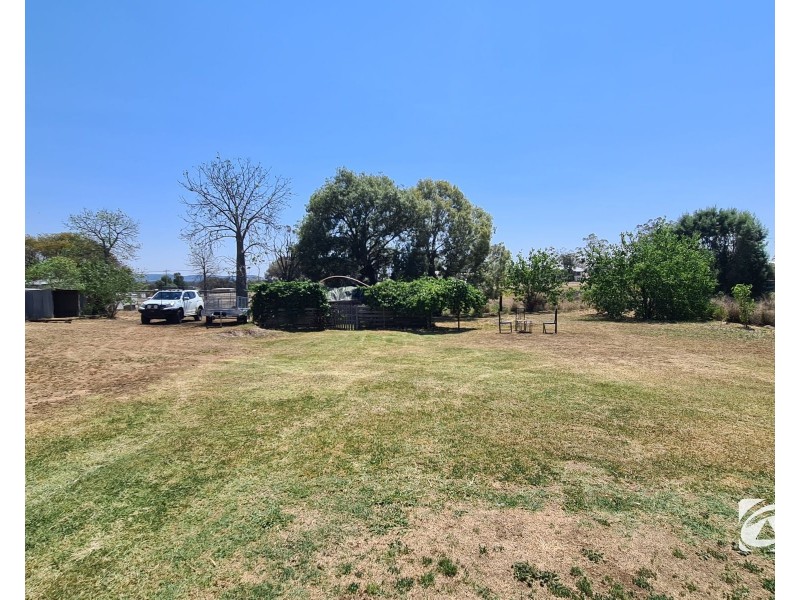 7 Ford Street, Taroom QLD 4420