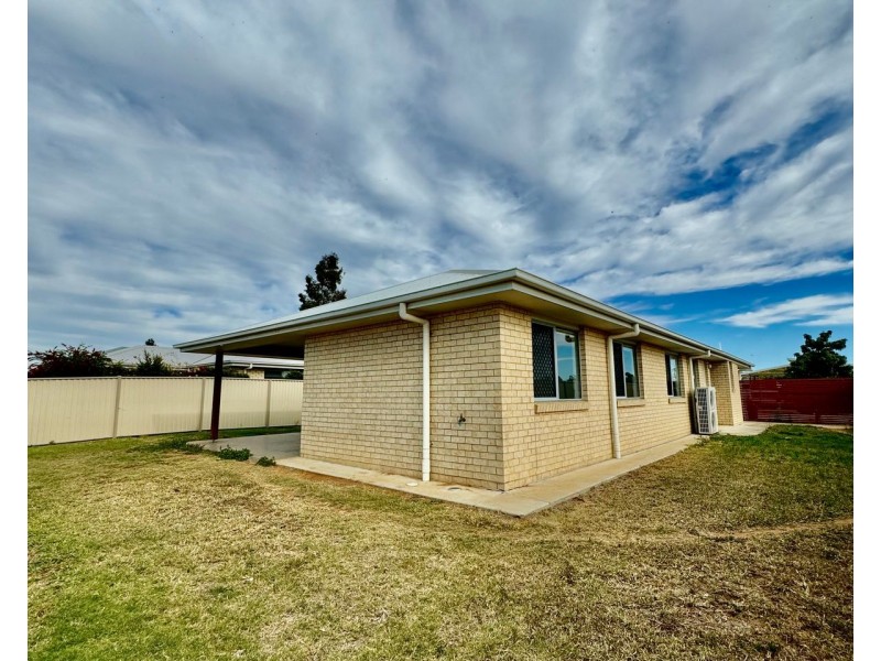 38 BRIDGEMAN PARADE, Chinchilla QLD 4413