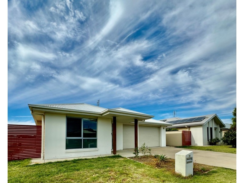 38 BRIDGEMAN PARADE, Chinchilla QLD 4413
