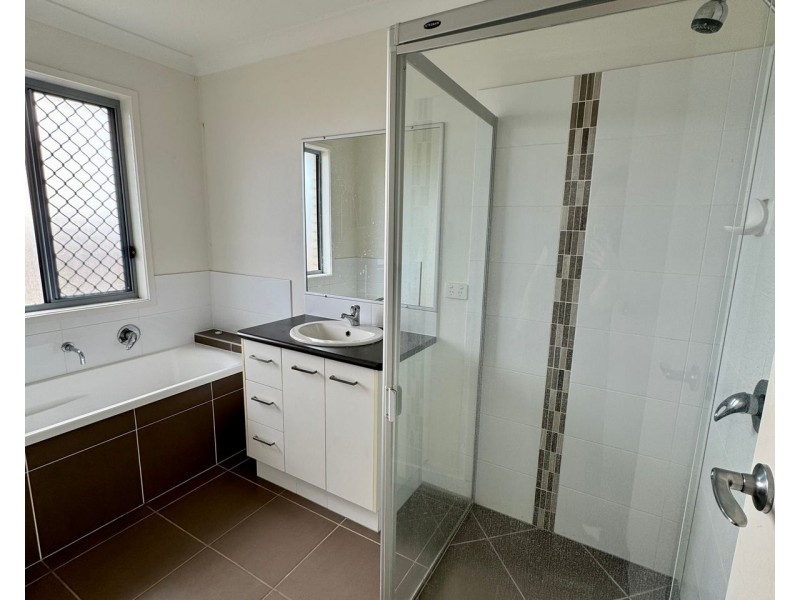 38 BRIDGEMAN PARADE, Chinchilla QLD 4413
