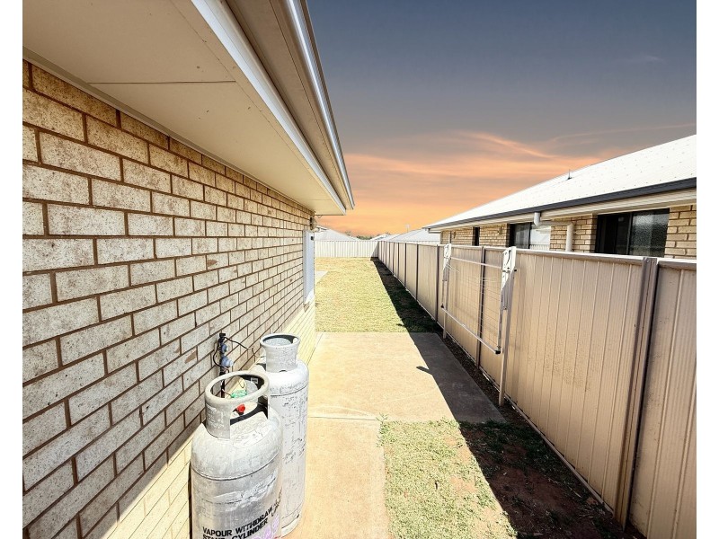 30 Gleeson Street, Chinchilla QLD 4413