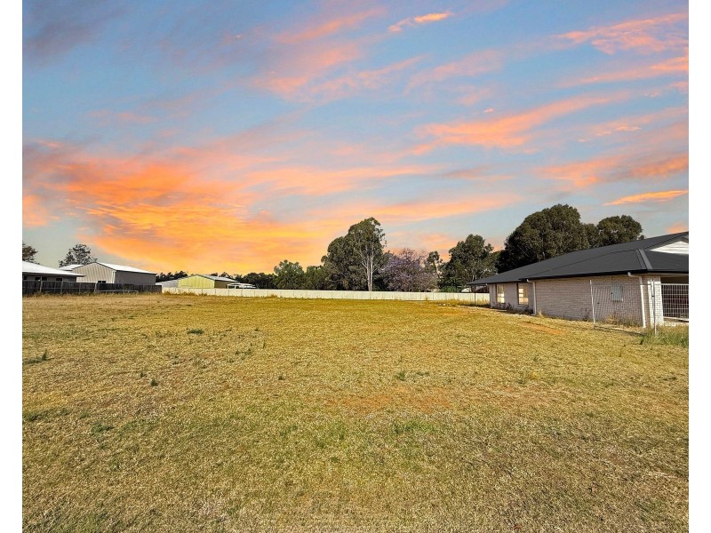 13 Parker Place, Chinchilla QLD 4413