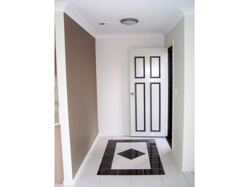 2/6 Holland Street, Chinchilla QLD 4413