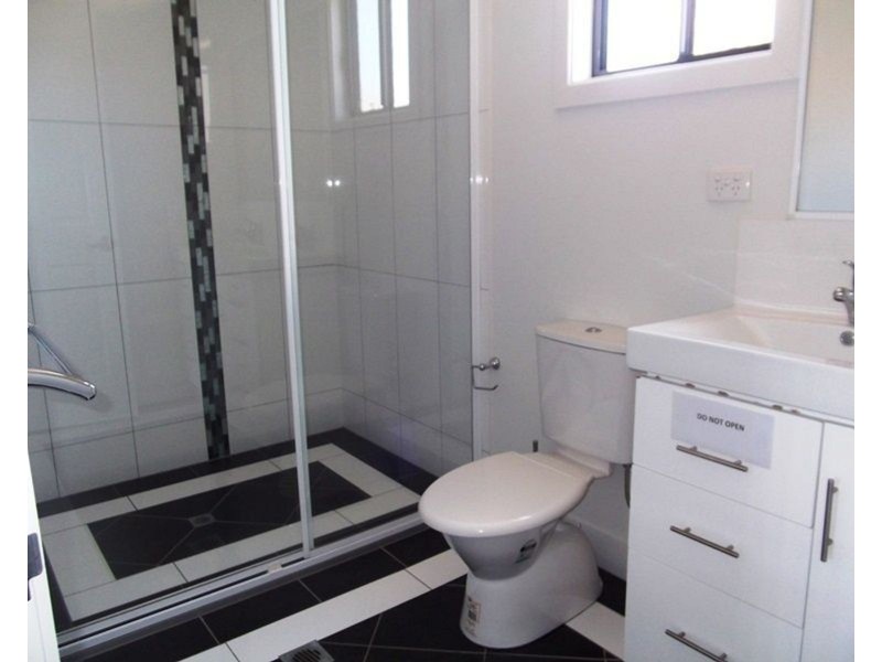 2/6 Holland Street, Chinchilla QLD 4413