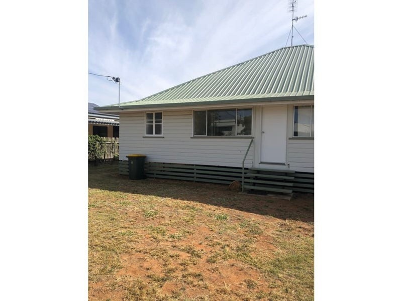 2/14 Claydon, Chinchilla QLD 4413