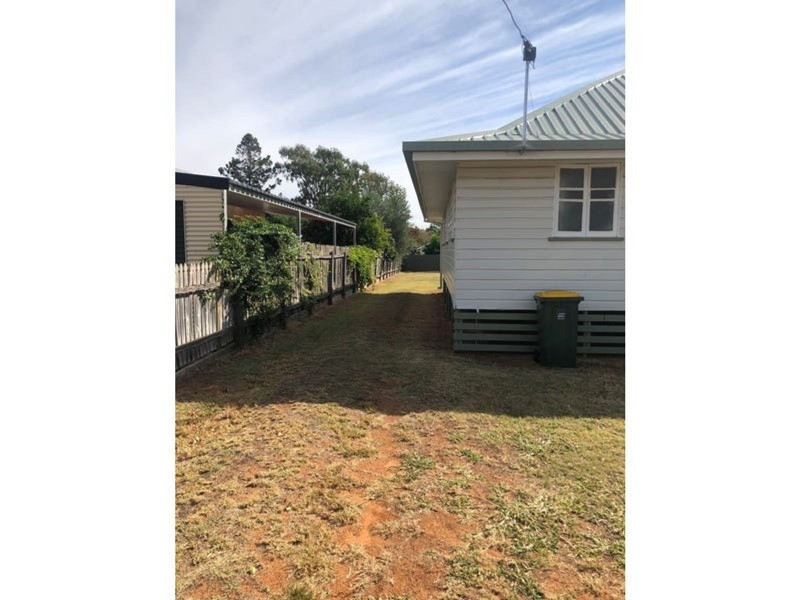 2/14 Claydon, Chinchilla QLD 4413