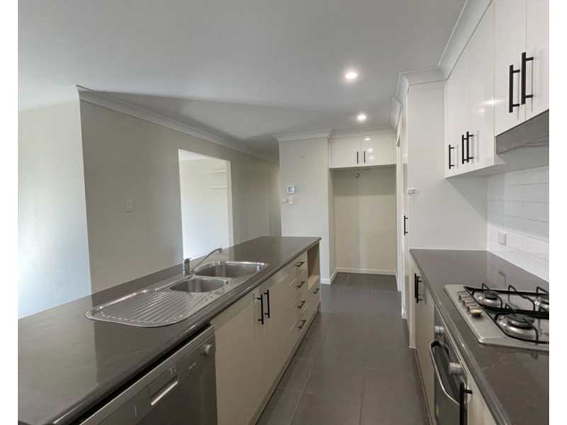 10 Hughes Avenue, Chinchilla QLD 4413