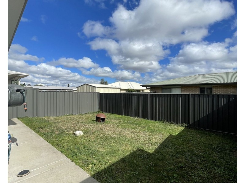 1/13 BARNSLEY STREET, Chinchilla QLD 4413