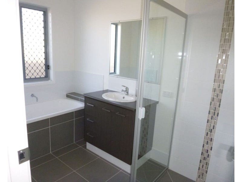 32 Bridgeman Parade, Chinchilla QLD 4413
