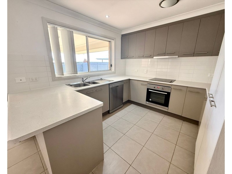 108 Windmill Road, Chinchilla QLD 4413