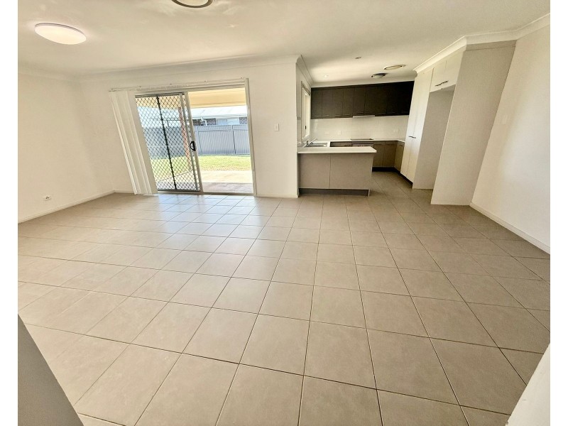 108 Windmill Road, Chinchilla QLD 4413