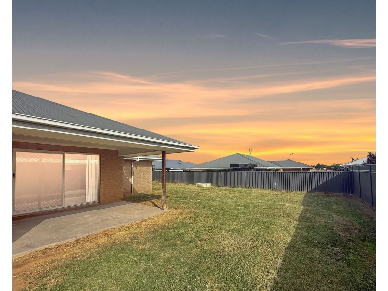 108 Windmill Road, Chinchilla QLD 4413