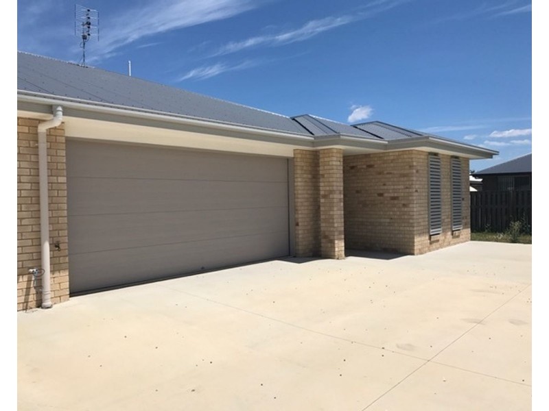 4/13 Dudley Street, Chinchilla QLD 4413