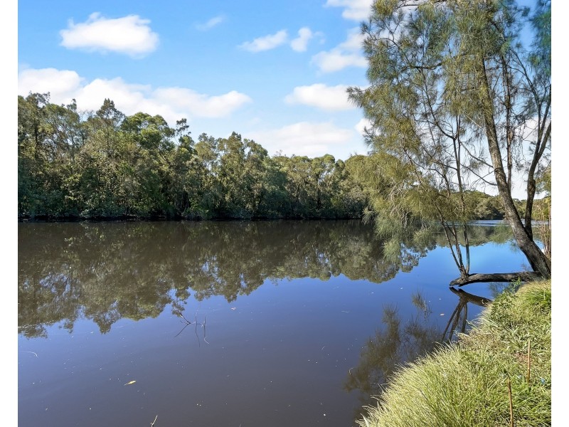 17 Natan Court, Ocean Shores NSW 2483