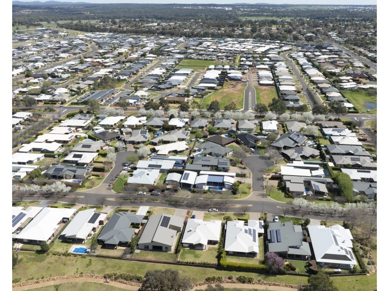 10 Southlakes Parade, Dubbo NSW 2830
