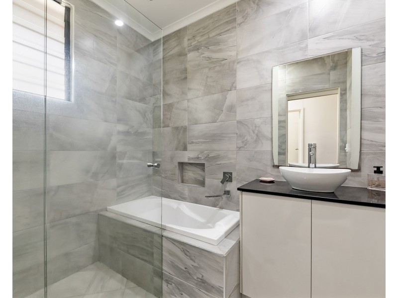 21 Lanyon Terrace, Moil NT 0810