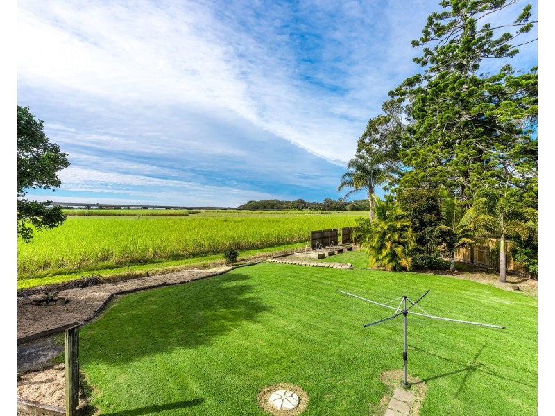 230 Baraang Drive, Broadwater NSW 2472