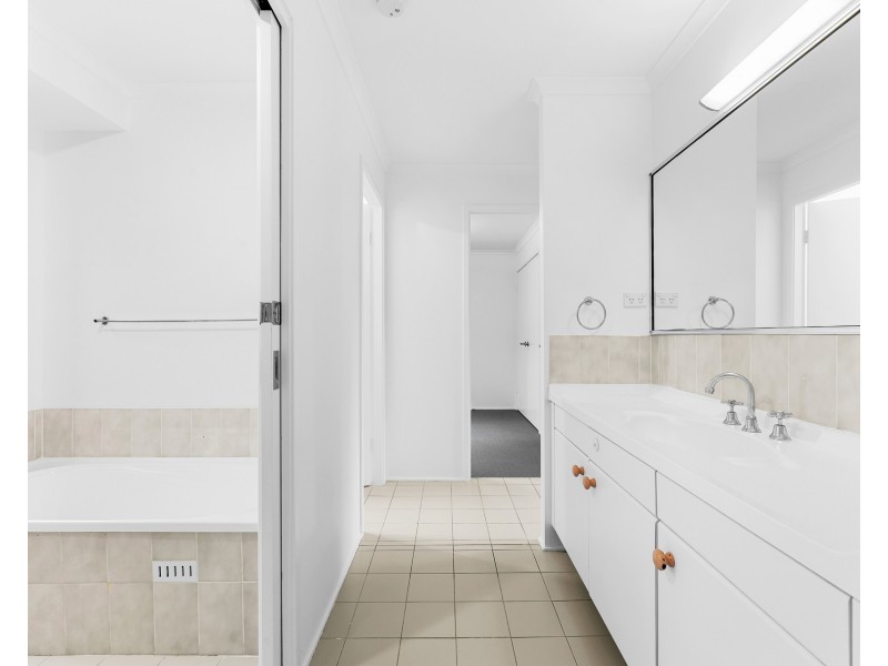 5 Caley Place, Sunshine Bay NSW 2536