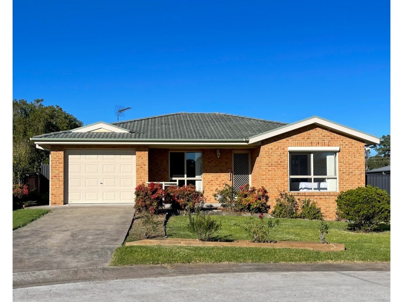 4 Carrie Crescent, Moruya NSW 2537