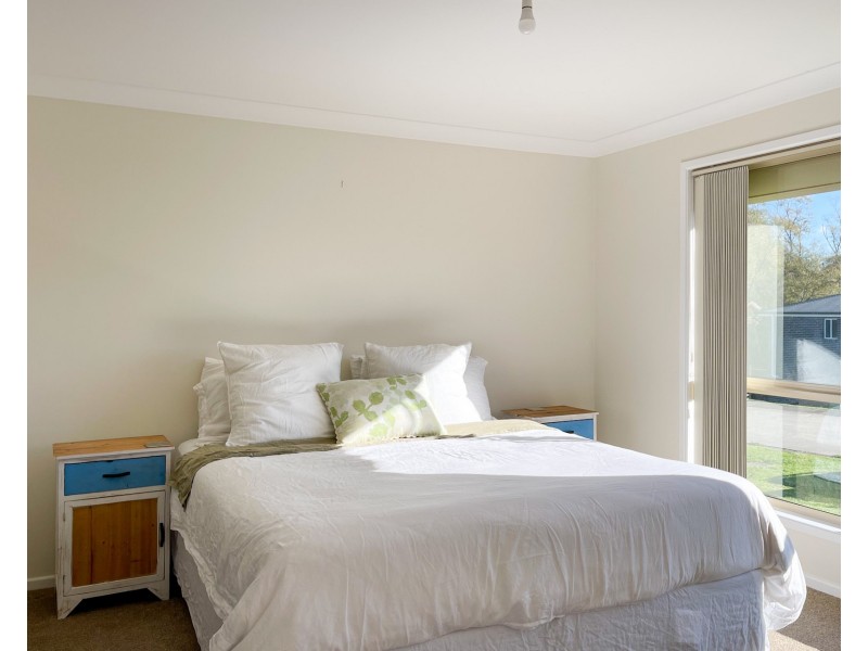 4 Carrie Crescent, Moruya NSW 2537