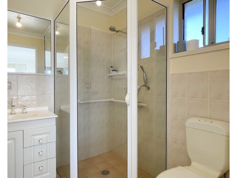 4 Carrie Crescent, Moruya NSW 2537
