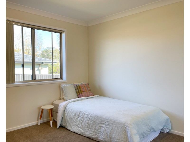 4 Carrie Crescent, Moruya NSW 2537