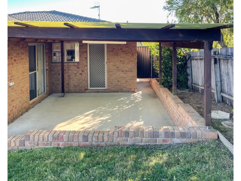 4 Carrie Crescent, Moruya NSW 2537