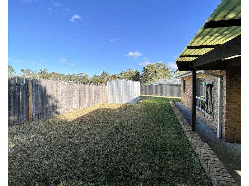 4 Carrie Crescent, Moruya NSW 2537