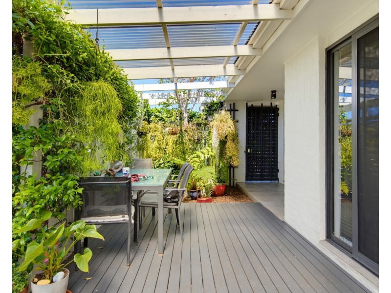 16 Belbowrie Parade, Maloneys Beach NSW 2536