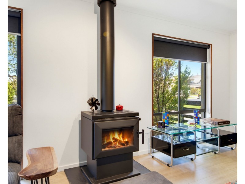 16 Belbowrie Parade, Maloneys Beach NSW 2536