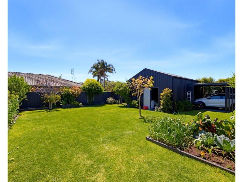 16 Belbowrie Parade, Maloneys Beach NSW 2536