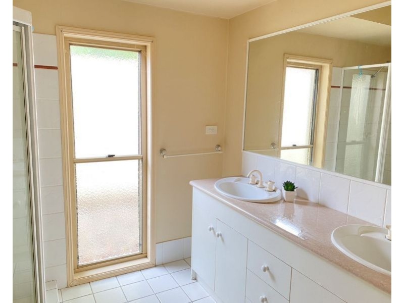 29 Tee Trees Boulevard, Arundel QLD 4214