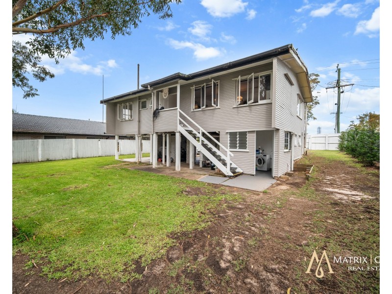 49 Ridgeway Avenue, Southport QLD 4215