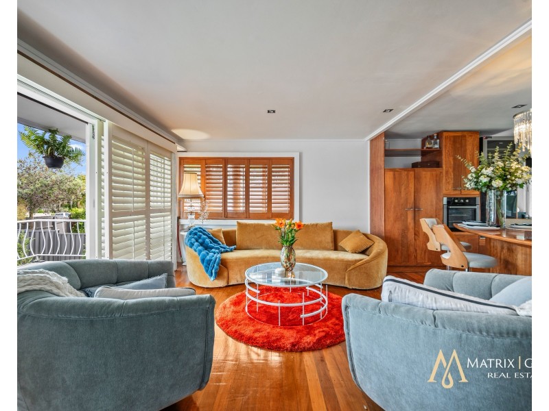 49 Ridgeway Avenue, Southport QLD 4215