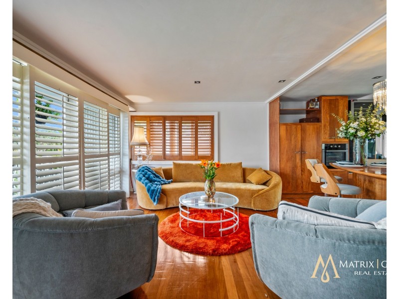 49 Ridgeway Avenue, Southport QLD 4215
