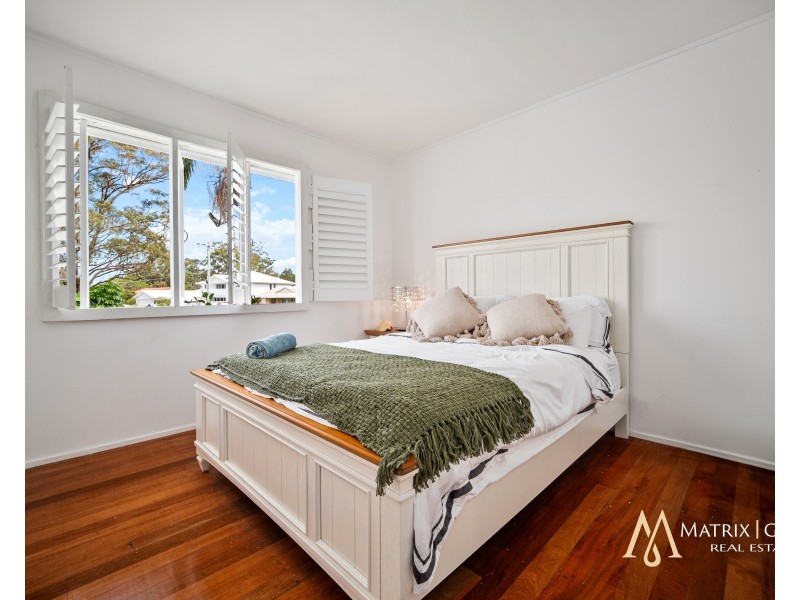 49 Ridgeway Avenue, Southport QLD 4215