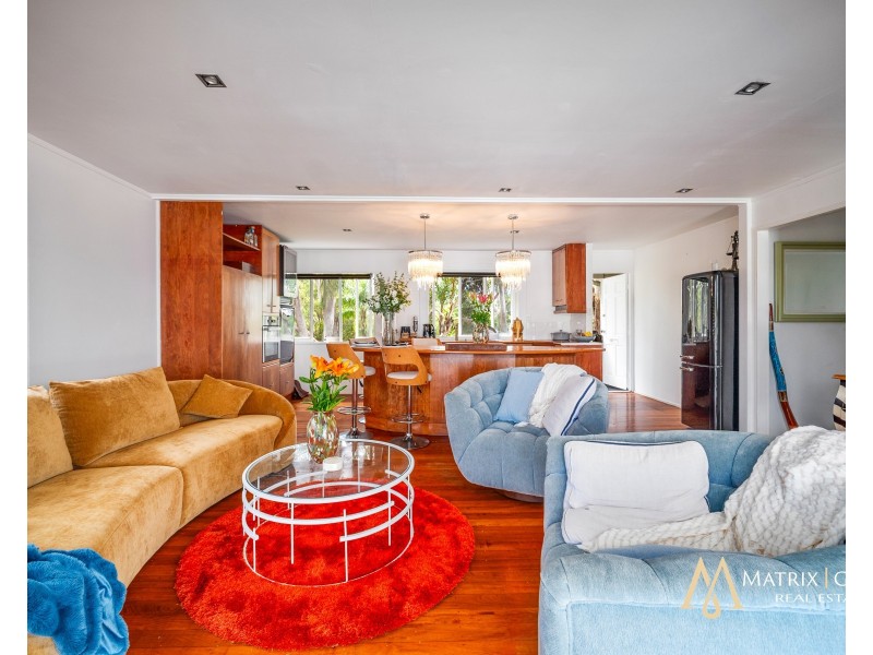 49 Ridgeway Avenue, Southport QLD 4215