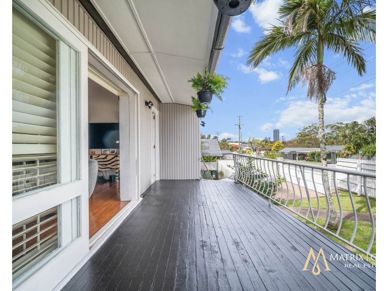 49 Ridgeway Avenue, Southport QLD 4215
