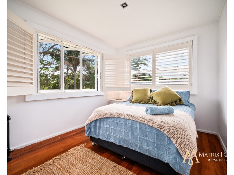 49 Ridgeway Avenue, Southport QLD 4215