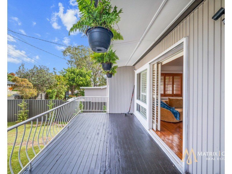 49 Ridgeway Avenue, Southport QLD 4215