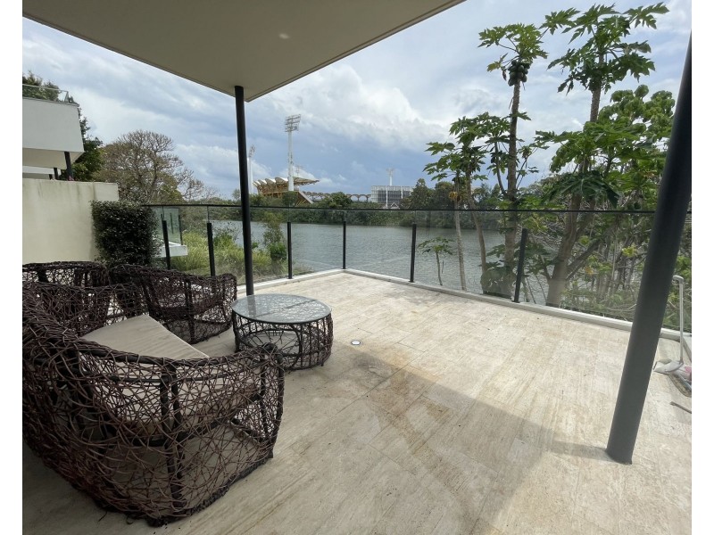 74 Theatre Drive, Benowa QLD 4217