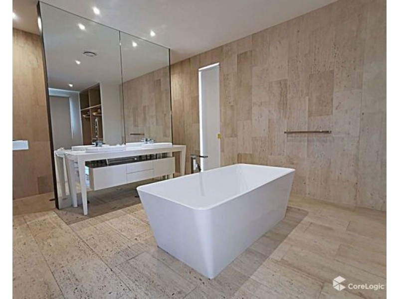 74 Theatre Drive, Benowa QLD 4217