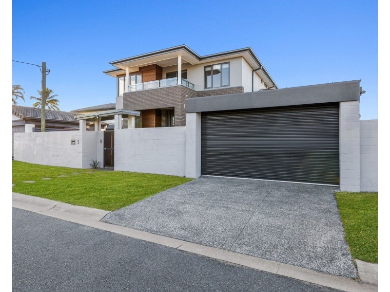 5 Ensenada Court, Broadbeach Waters QLD 4218