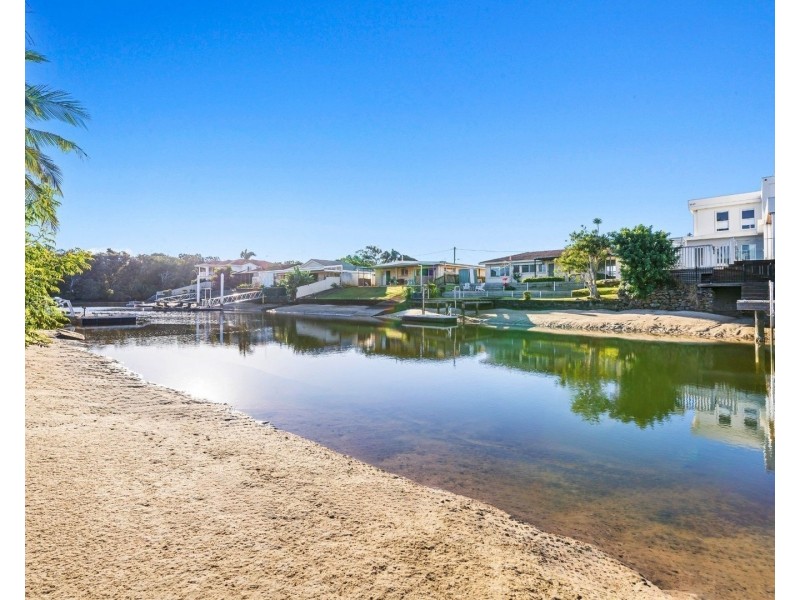5 Ensenada Court, Broadbeach Waters QLD 4218