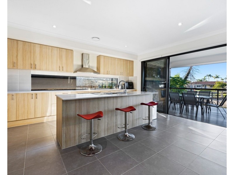 5 Ensenada Court, Broadbeach Waters QLD 4218