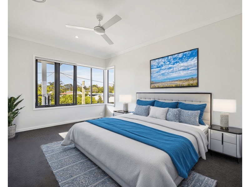 5 Ensenada Court, Broadbeach Waters QLD 4218