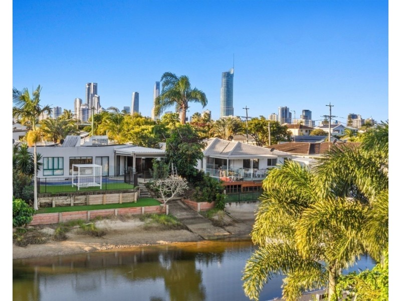 5 Ensenada Court, Broadbeach Waters QLD 4218